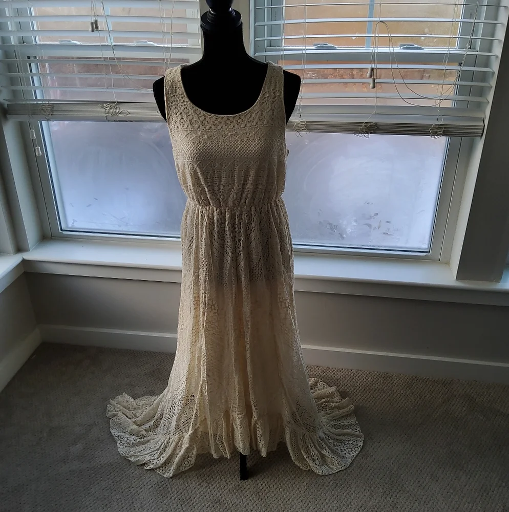 Solitaire by Ravi Khosla Crochet Hi/Lo Maxi Dress - Picture 2 of 16